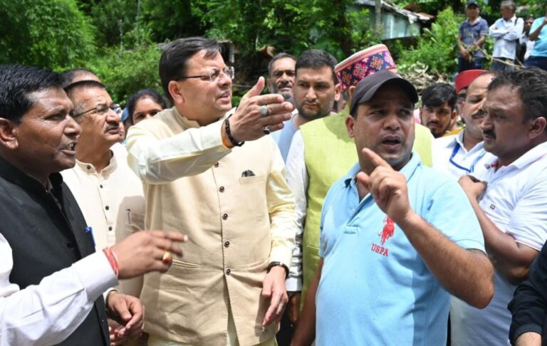 Ghansali-CM-met-the-relatives-of-the-deceased-in-the-disaster-affected-area-and-consoled-them.jpg