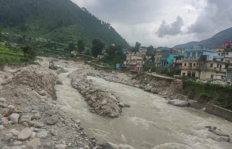 Protective-and-relief-work-in-progress-in-the-disaster-affected-areas-of-Tehri-district.jpg