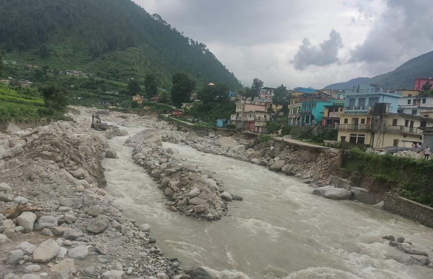 Protective-and-relief-work-in-progress-in-the-disaster-affected-areas-of-Tehri-district.jpg