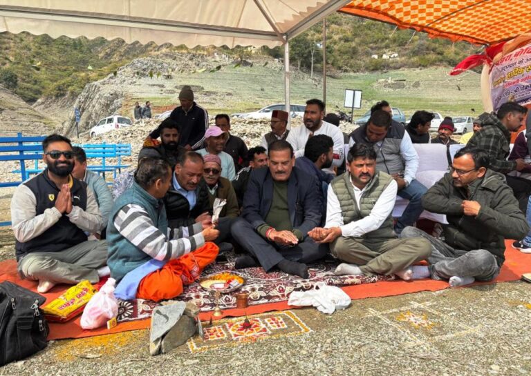Tehri-MLA-inaugurated-new-boating-point-near-Dobra-Chanti-bridge-Boating-Point-Tehri.jpg