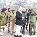 बचाव योद्धाओं ने बर्फ में दबे 17 और लोगों को किया Rescue:अब तक 50 श्रमिक बचाए गए:CM पुष्कर ने हेलीकाप्टर से लिया जायजा:5 अन्य की तलाश के लिए युद्धस्तर पर Operation:PM मोदी का मुख्यमंत्री को फोन पर हम मुमकिन मदद का वादा:औली-हर्षिल के Resorts खाली कराने के निर्देश:दिल्ली से GPR राडार पहुंचे:कंटेनर ढूंढने में मिलेगी मदद