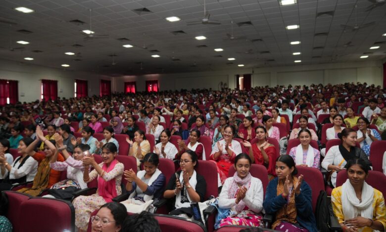 श्री गुरु राम राय विश्वविद्यालय कॉलेज ऑफ नर्सिंग में नव प्रवेशी विद्यार्थियों का जोरदार स्वागत