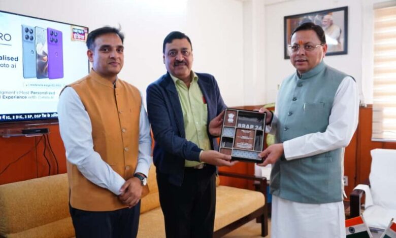 मुख्यमंत्री को सौंपा प्रदेश को राष्ट्रीय स्तर पर मिले व्यापार सुधार कार्य योजना के तहत टॉप अचीवर्स पुरस्कार