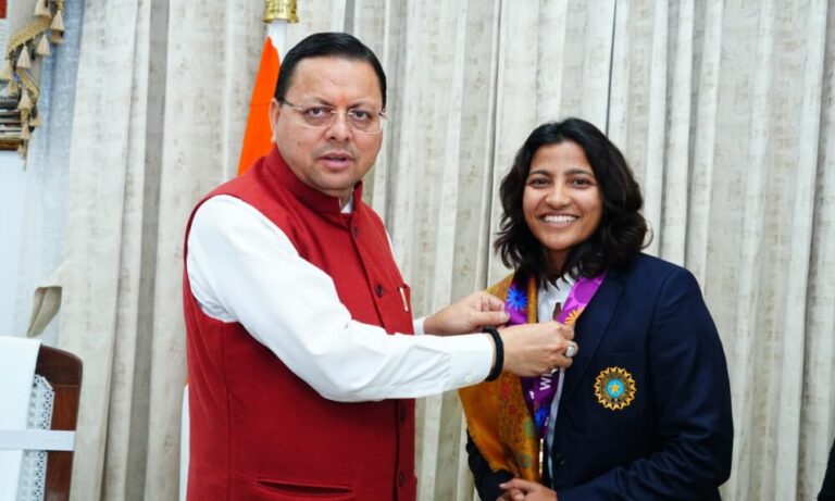 महिला विश्व कप विजेता क्रिकेटर स्नेह राणा ने की मुख्यमंत्री पुष्कर सिंह धामी से शिष्टाचार भेंट