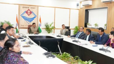 मुख्य सचिव आनन्द बर्द्धन ने विभागों की प्रगति की समीक्षा की