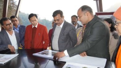 मुख्य सचिव आनन्द बर्द्धन का चम्पावत में व्यापक विकास कार्यों का स्थलीय निरीक्षण