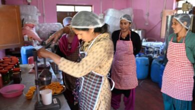 मक्कूमठ में महिला सशक्तिकरण की नई कहानी, ग्रोथ सेंटर से बदली आजीविका