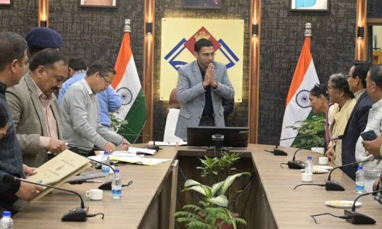 राज्य आंदोलनकारियों की समस्याओं का समाधान प्रशासन की प्राथमिकता : डीएम